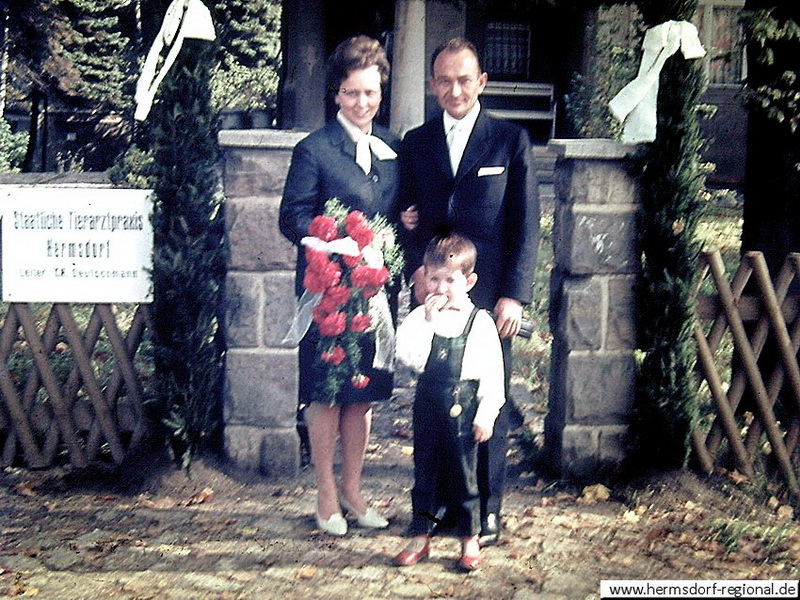 2. Hochzeit von Walter Herling hier vor der Villa "Hegemann", Sitz der Staatlichen Tierarztpraxis von Dr. Deutschmann.